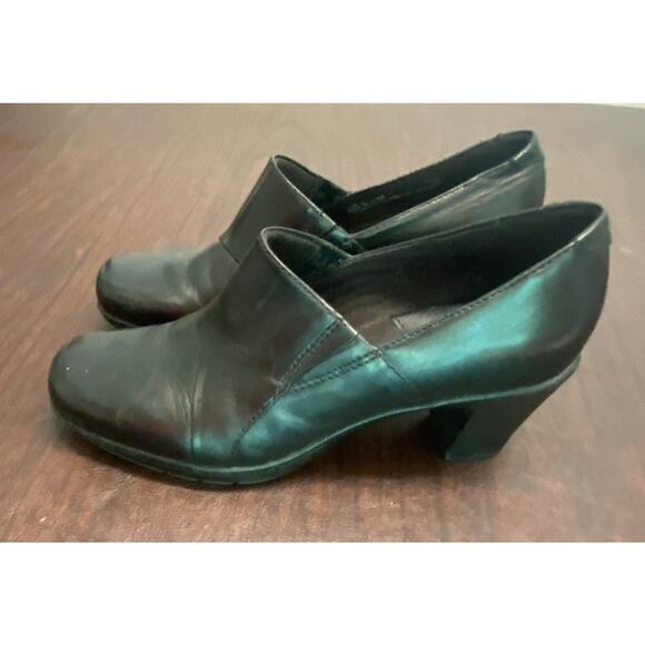 Clarks Bendables Black Leather 2 Inch Heel‎ Mule Clog Size 7.5M Classic Comfort - Picture 1 of 8